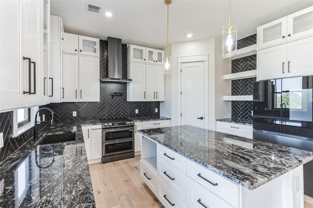 707 Broken HLS, Horseshoe Bay, TX 78657