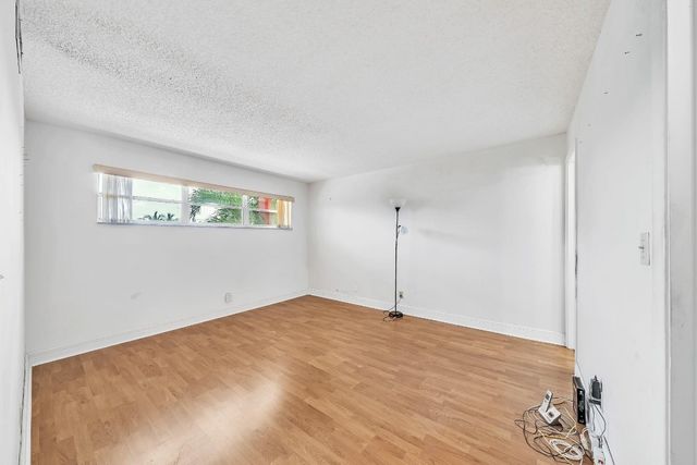 8980 S Hollybrook Boulevard 204, Pembroke Pines, FL 33025