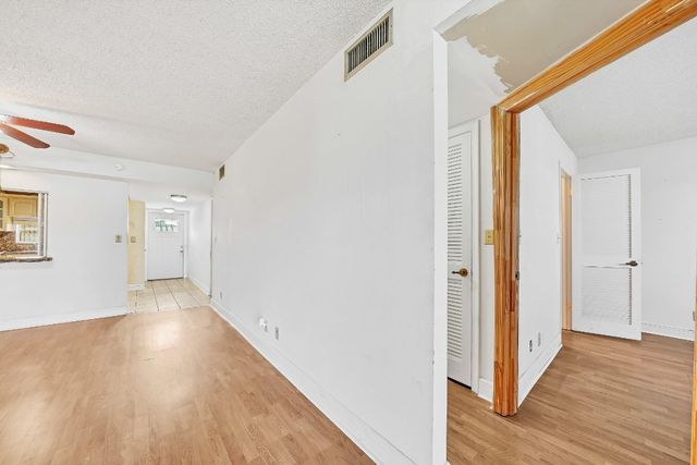 8980 S Hollybrook Boulevard 204, Pembroke Pines, FL 33025