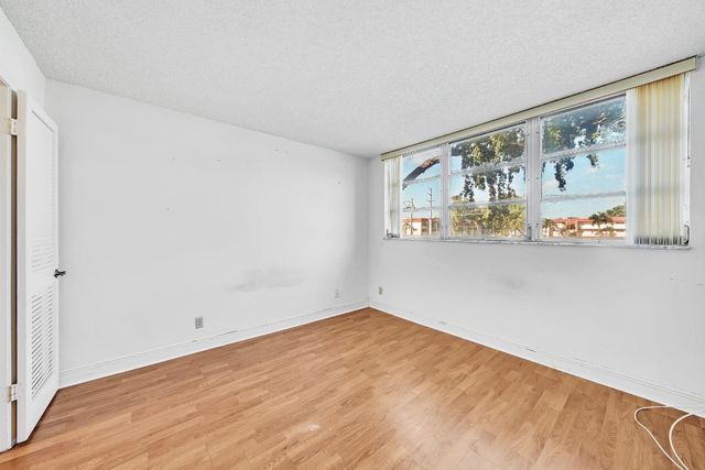 8980 S Hollybrook Boulevard 204, Pembroke Pines, FL 33025