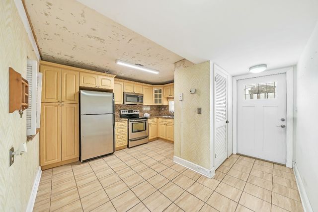 8980 S Hollybrook Boulevard 204, Pembroke Pines, FL 33025