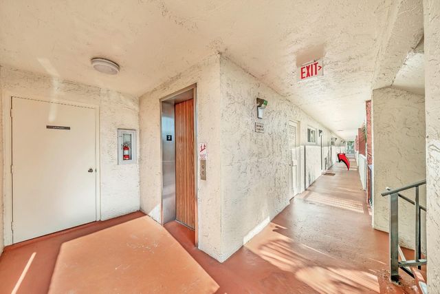 8980 S Hollybrook Boulevard 204, Pembroke Pines, FL 33025