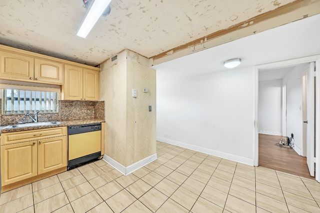 8980 S Hollybrook Boulevard 204, Pembroke Pines, FL 33025