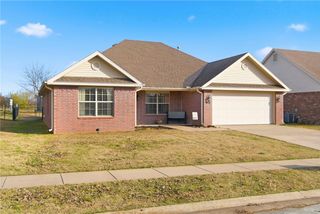 2851 Chip Shot Drive, Farmington, AR 72730
