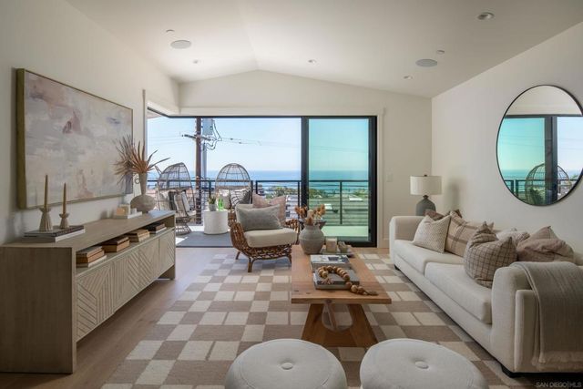 2258 Cambridge Ave, Cardiff By The Sea, CA 92007