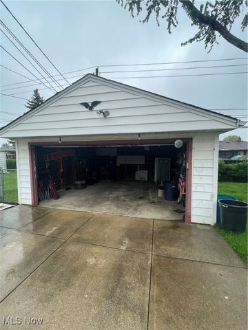 4728 Summer Lane, Brooklyn, OH 44144