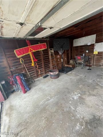 4728 Summer Lane, Brooklyn, OH 44144