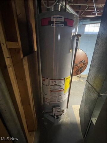 4728 Summer Lane, Brooklyn, OH 44144