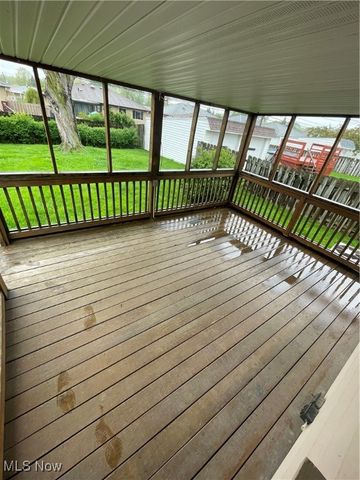 4728 Summer Lane, Brooklyn, OH 44144