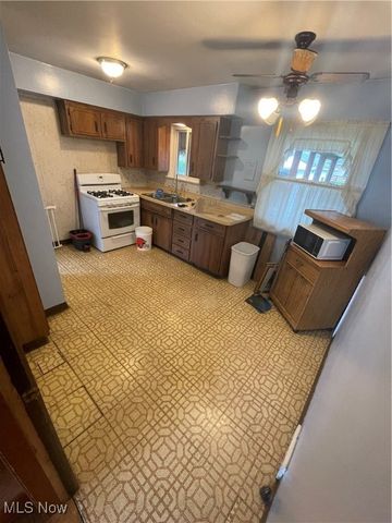 4728 Summer Lane, Brooklyn, OH 44144