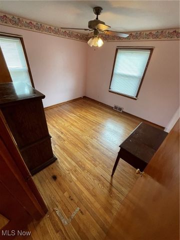 4728 Summer Lane, Brooklyn, OH 44144