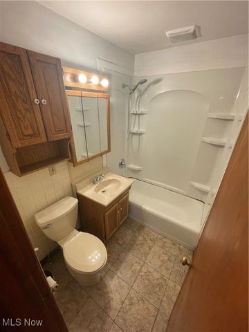 4728 Summer Lane, Brooklyn, OH 44144