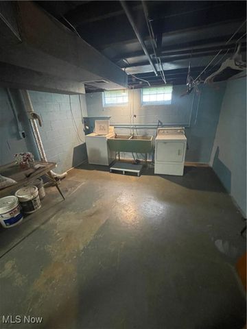 4728 Summer Lane, Brooklyn, OH 44144