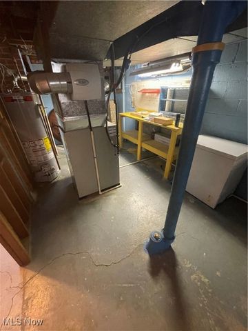 4728 Summer Lane, Brooklyn, OH 44144