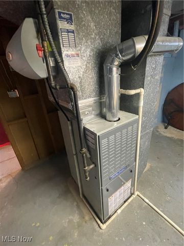 4728 Summer Lane, Brooklyn, OH 44144