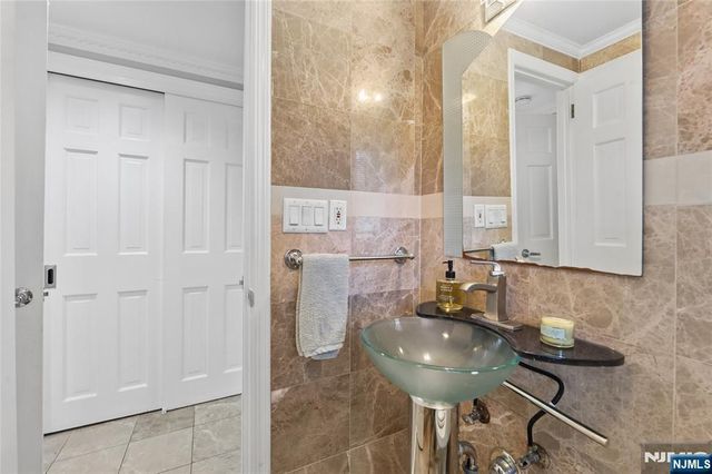 612 Floyd Street, Englewood Cliffs, NJ 07632