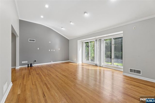612 Floyd Street, Englewood Cliffs, NJ 07632