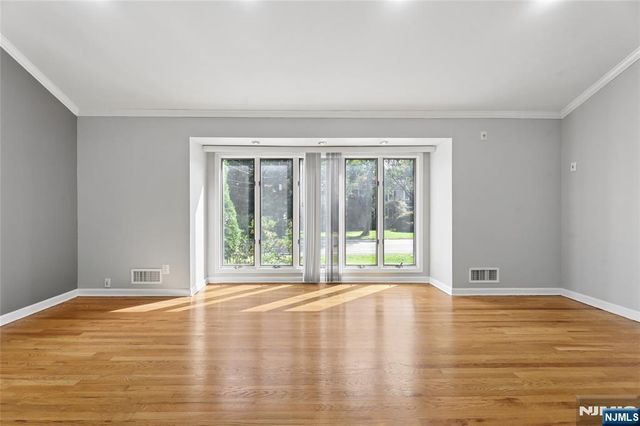 612 Floyd Street, Englewood Cliffs, NJ 07632