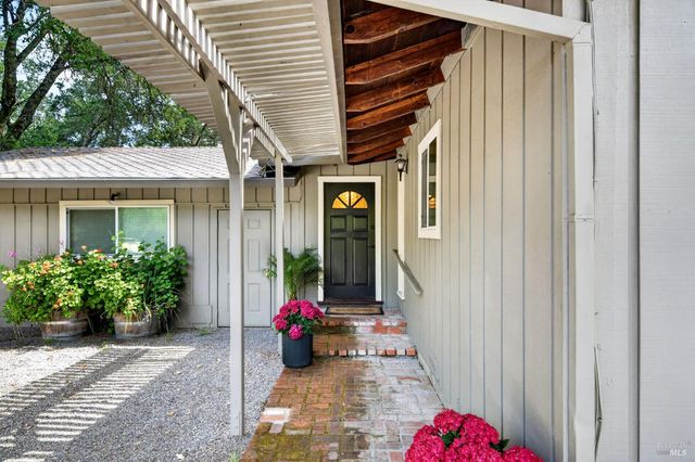 2348 Mill Creek Ln, Healdsburg, CA 95448