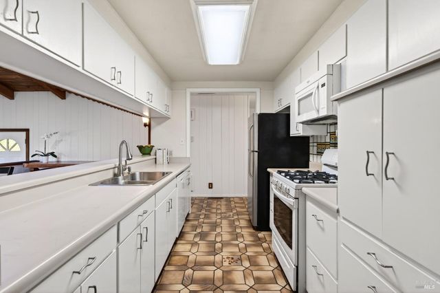 2348 Mill Creek Ln, Healdsburg, CA 95448