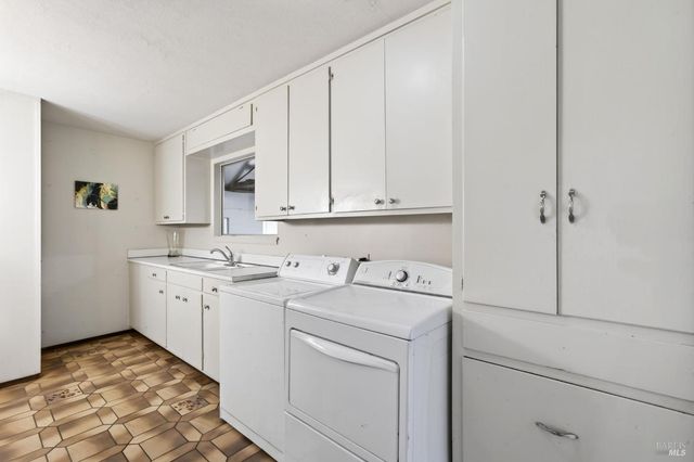 2348 Mill Creek Ln, Healdsburg, CA 95448