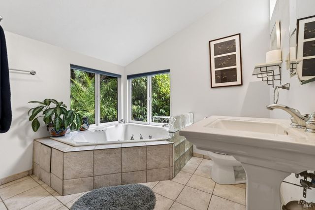 2348 Mill Creek Ln, Healdsburg, CA 95448