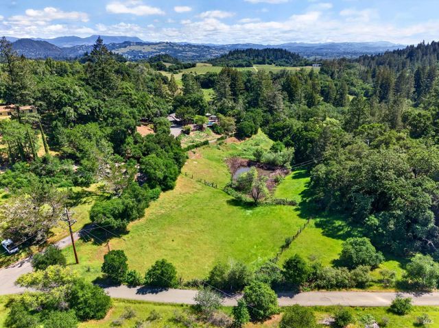 2348 Mill Creek Ln, Healdsburg, CA 95448