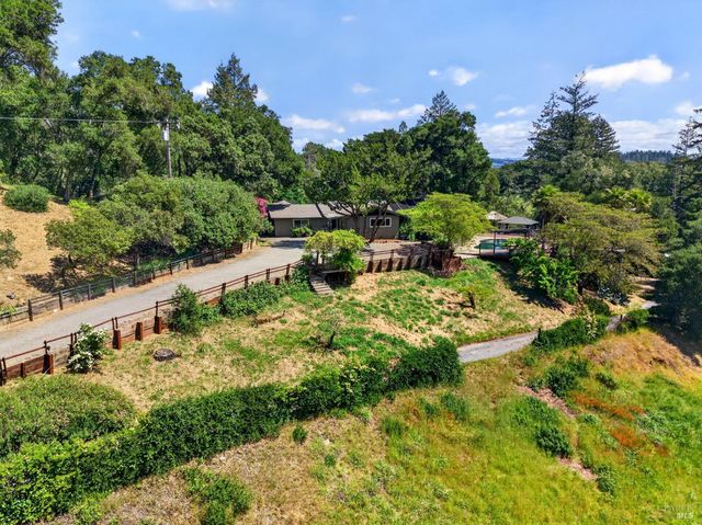 2348 Mill Creek Ln, Healdsburg, CA 95448