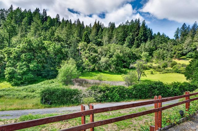 2348 Mill Creek Ln, Healdsburg, CA 95448