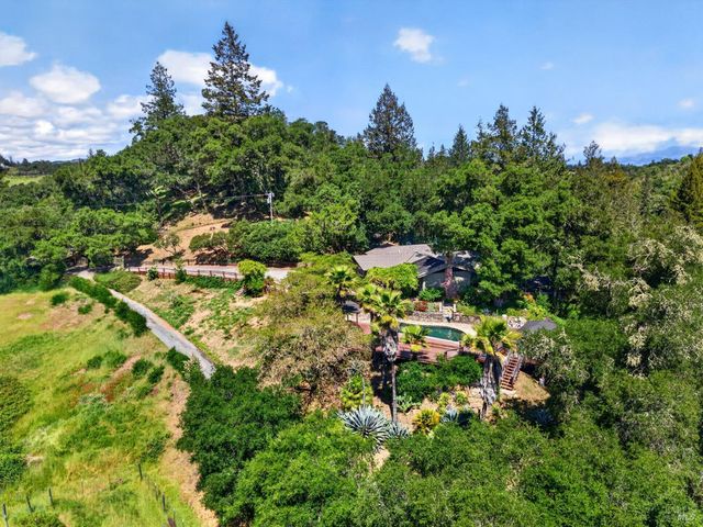 2348 Mill Creek Ln, Healdsburg, CA 95448
