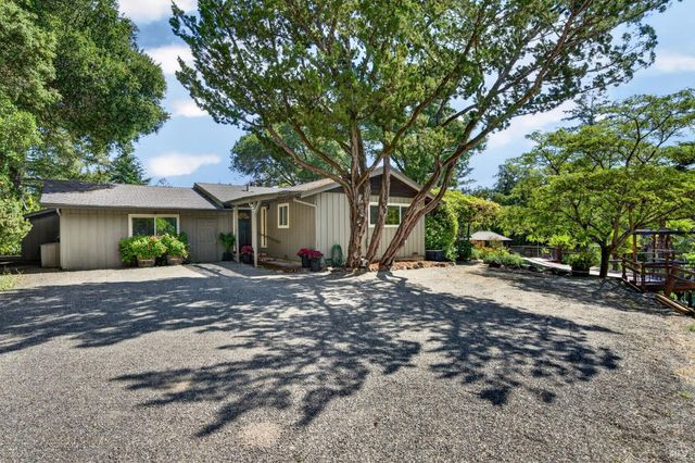 2348 Mill Creek Ln, Healdsburg, CA 95448