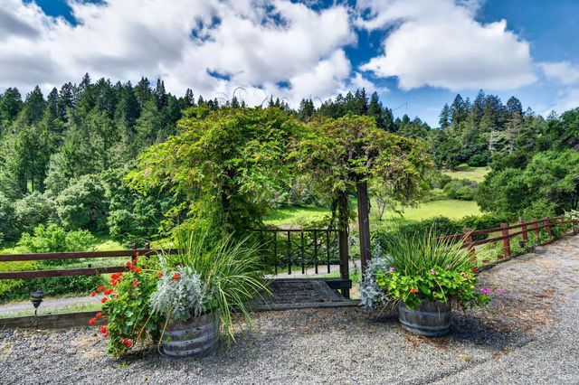 2348 Mill Creek Ln, Healdsburg, CA 95448