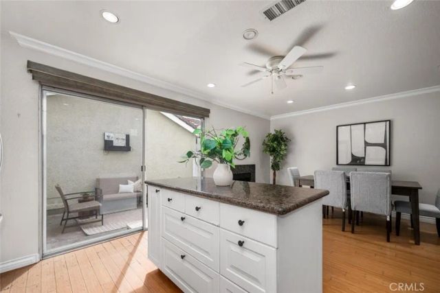 152 Greenmoor 64, Irvine, CA 92614