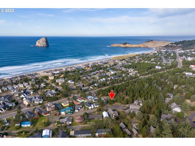 Williams 11100, Pacific City, OR 97135