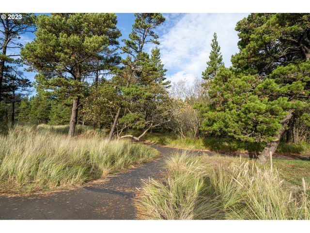 Williams 11100, Pacific City, OR 97135