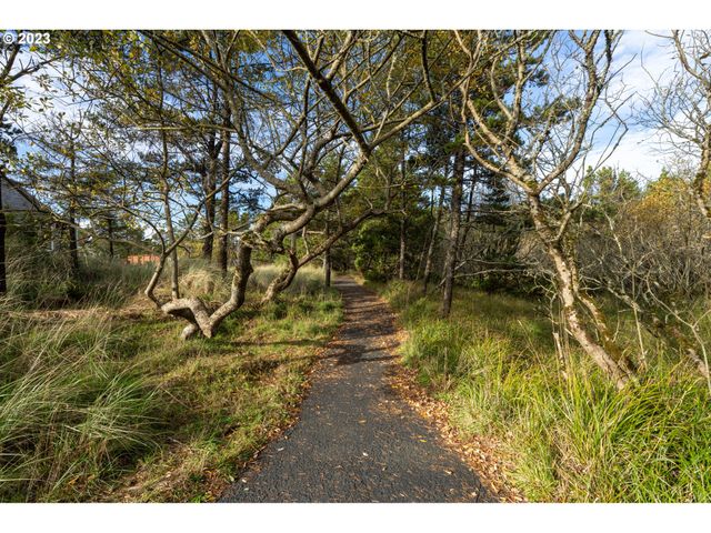 Williams 11100, Pacific City, OR 97135