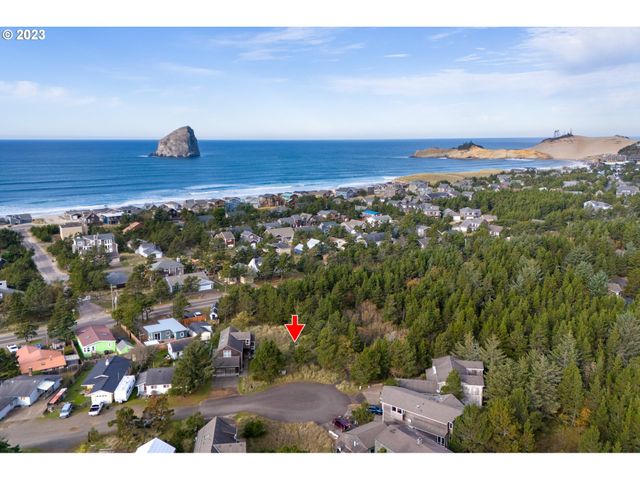 Williams 11100, Pacific City, OR 97135