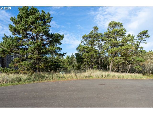 Williams 11100, Pacific City, OR 97135