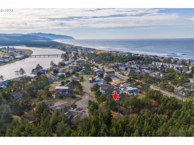 Williams 11100, Pacific City, OR 97135