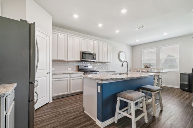 1904 Tomahawk Trail, Aubrey, TX 76227
