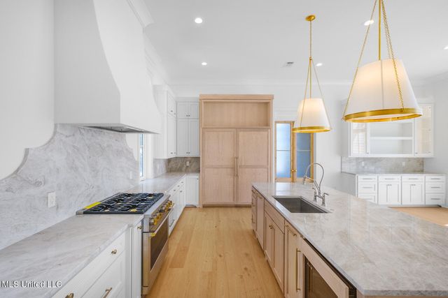 106 S Beach Drive, Ocean Springs, MS 39564