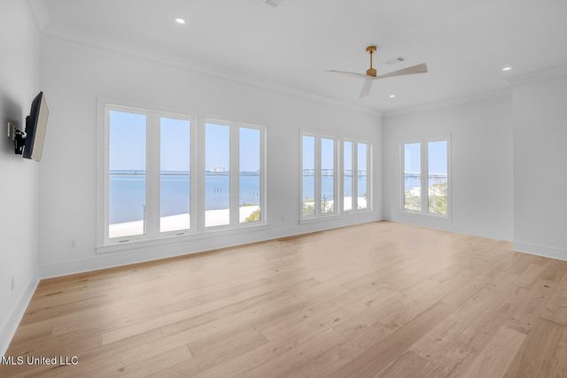 106 S Beach Drive, Ocean Springs, MS 39564