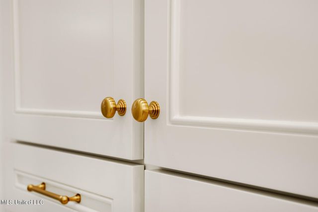 106 S Beach Drive, Ocean Springs, MS 39564