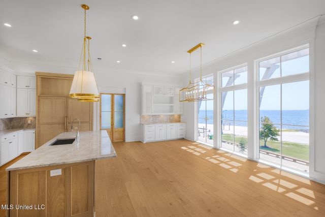 106 S Beach Drive, Ocean Springs, MS 39564