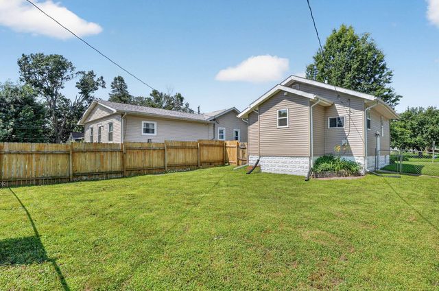 703 Magnolia Parkway, Waterloo, IA 50701