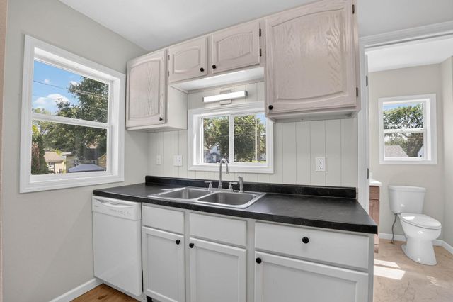 703 Magnolia Parkway, Waterloo, IA 50701