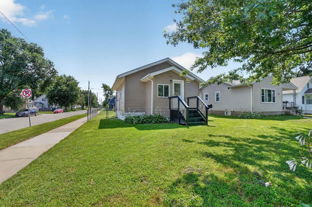 703 Magnolia Parkway, Waterloo, IA 50701