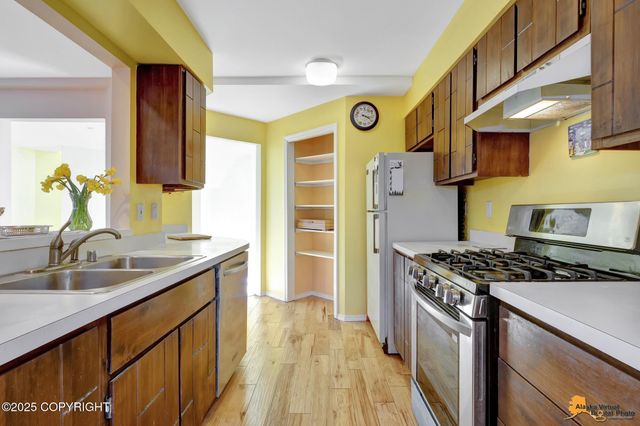 1854 Buccaneer Place, Anchorage, AK 99501