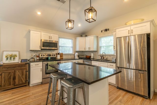 132 Stanley Road, Hamden, CT 06514