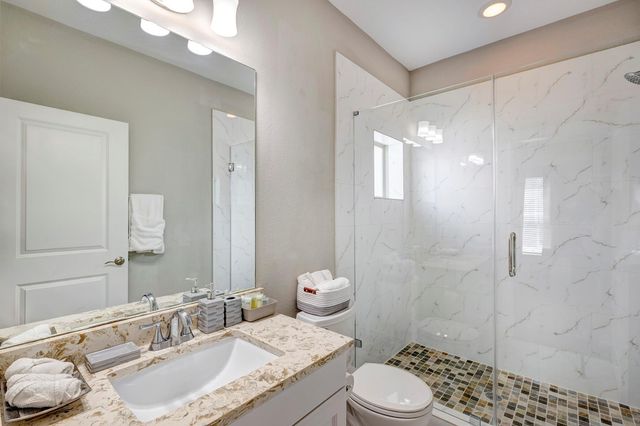 917 W 17th Street A, Houston, TX 77008